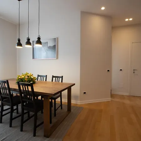 Sunny Monteverde Escapes Róma