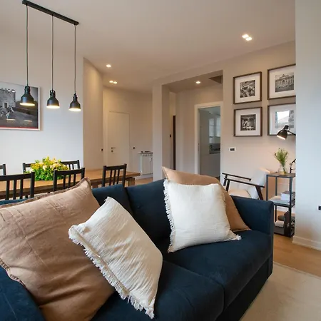 Sunny Monteverde Escapes Róma